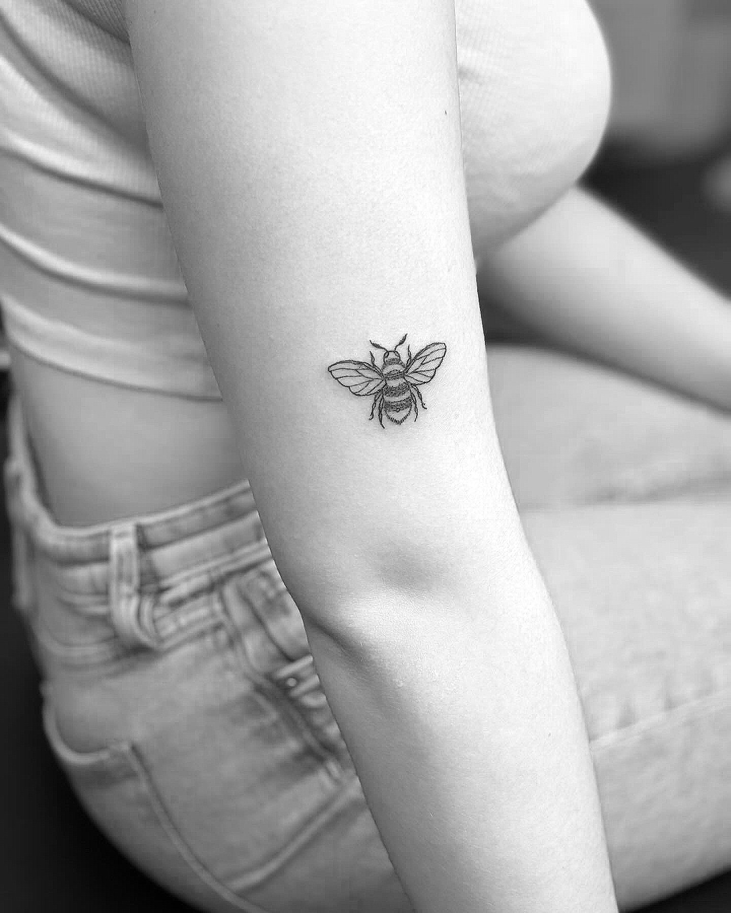Tattoo: 9A6F4CAA 679F 47AC A2DE 12AA517D2FF1
