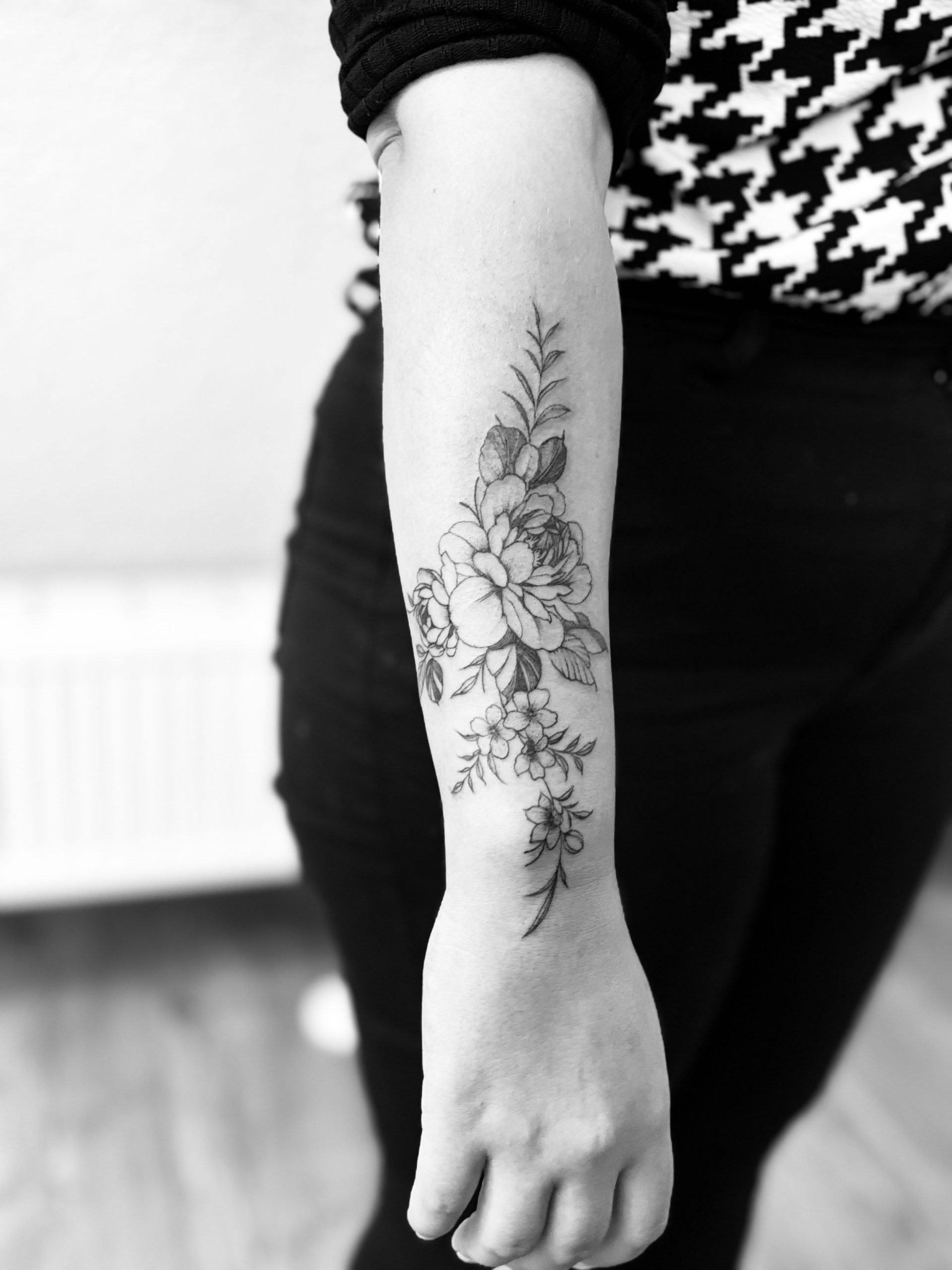 Tattoo: Blumenmotiv Unterarm