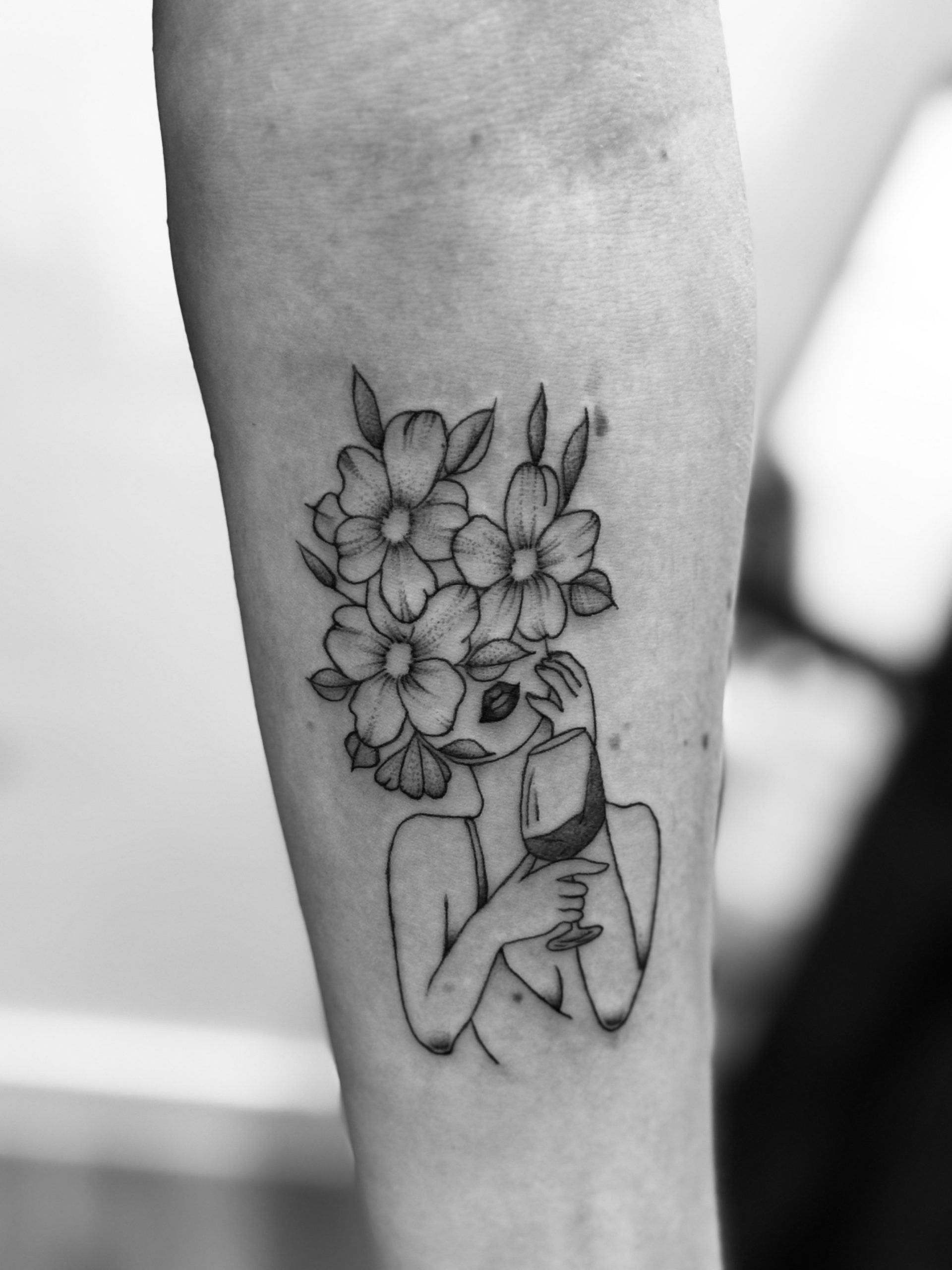 Tattoo: Frau Weinglas