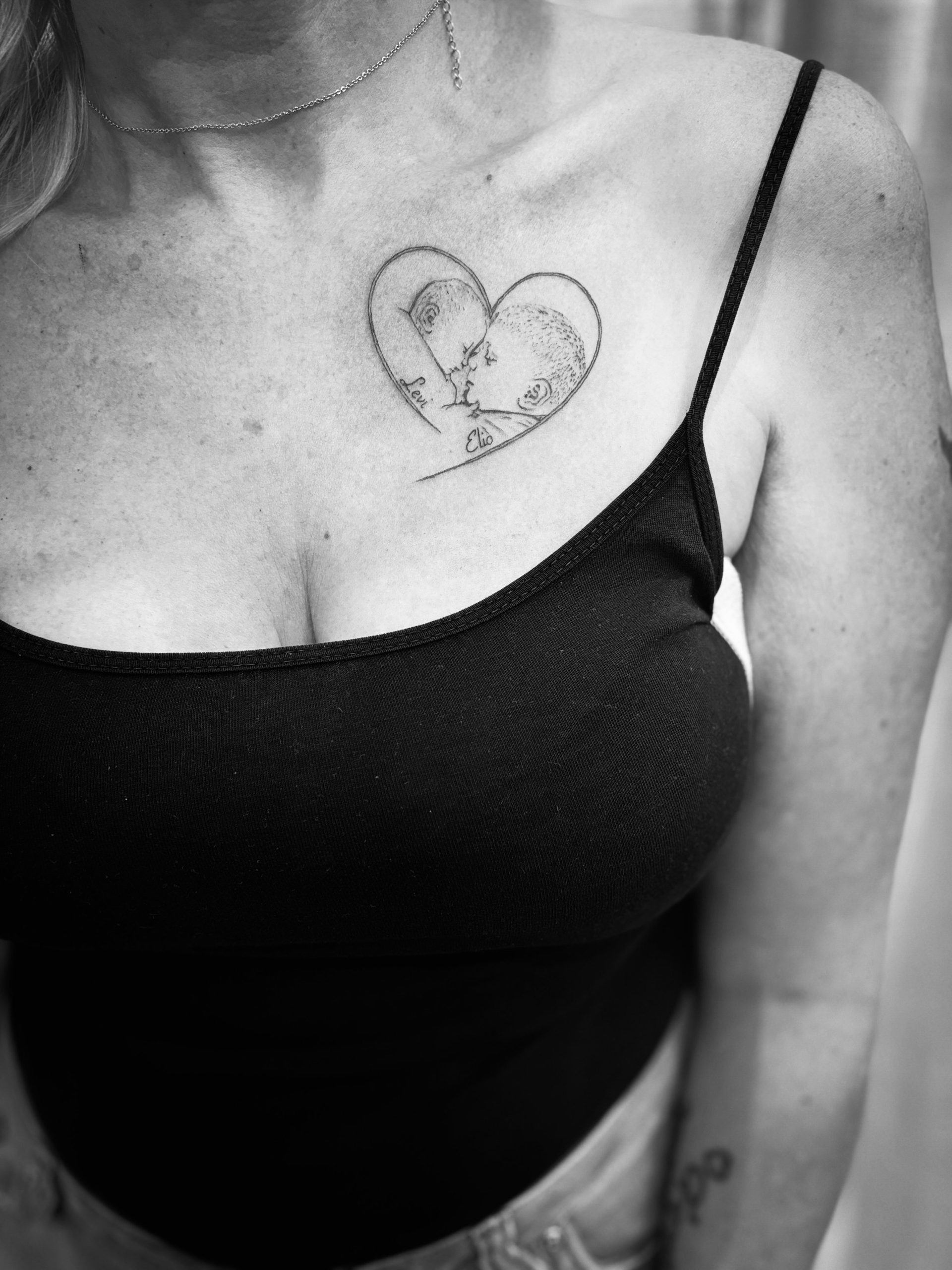 Tattoo: Herz Kids Dekollete