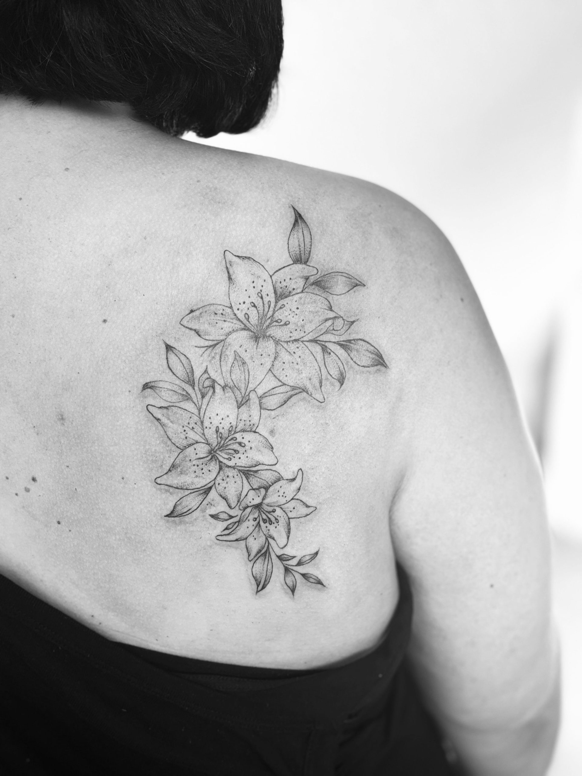 Tattoo: Lilien Schulter