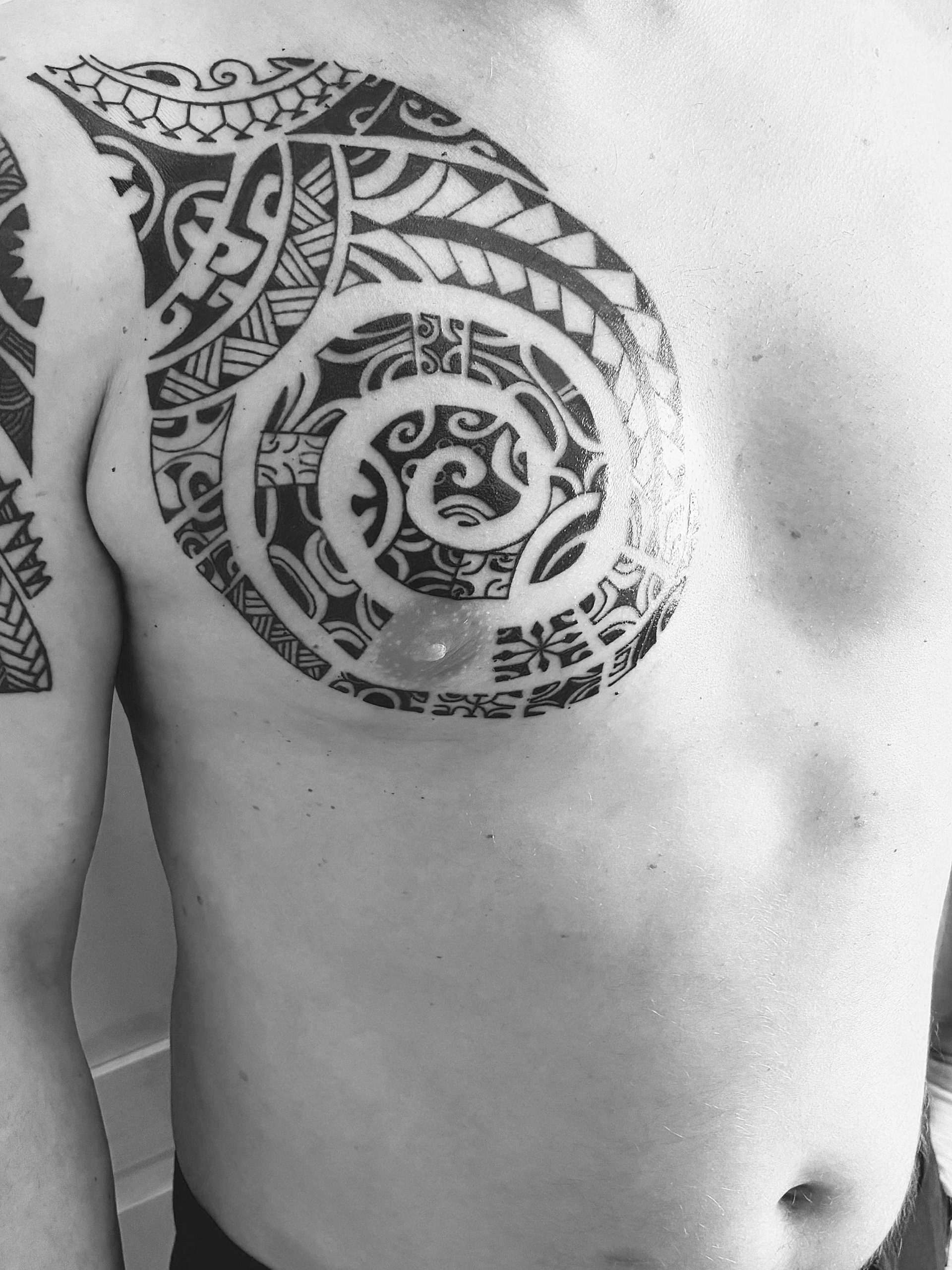 Tattoo: Maori Brust