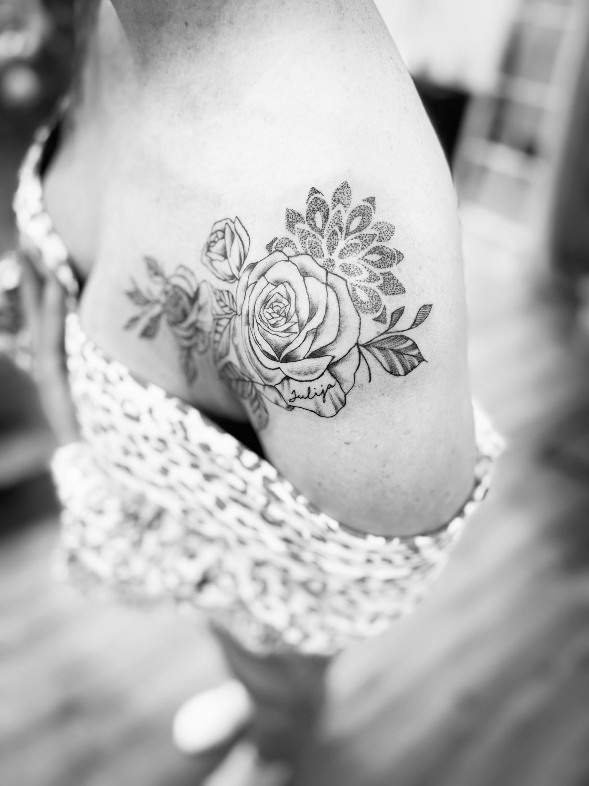 Tattoo: Schulter Mandala Rose